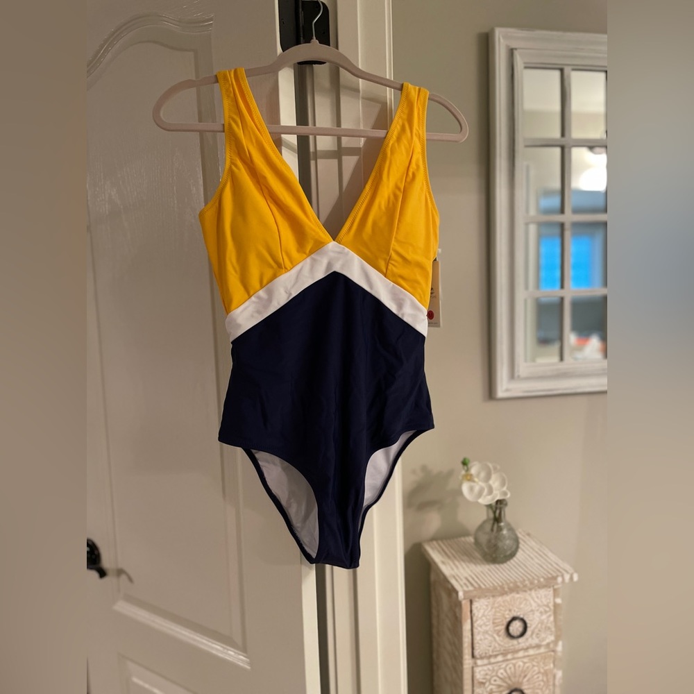 Cupshe Colorblock One Piece Swimsuit / New with Tags  - Medium